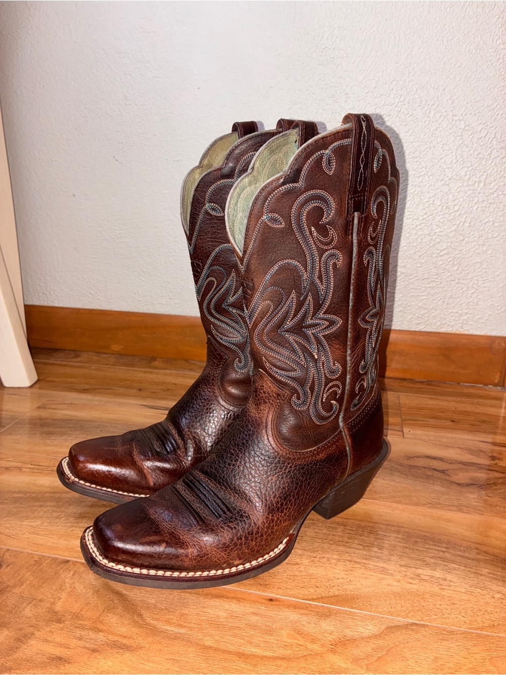Ariat Women’s Legend Western Cowboy/Cowgirl Boots- size 6 B